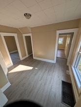352 S Maple St in Elyria, OH - Building Photo - Building Photo
