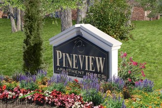 Pineview Place Apartments in Waterloo, IA - Foto de edificio - Building Photo