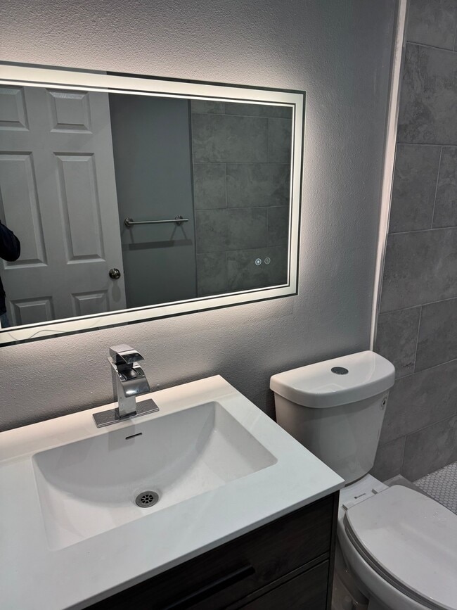 10503 Woodley Ave in Los Angeles, CA - Building Photo - Building Photo