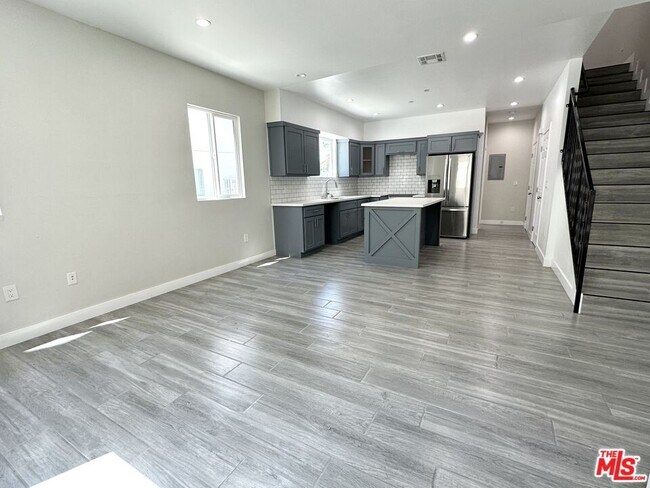 property at 1123 Browning Blvd
