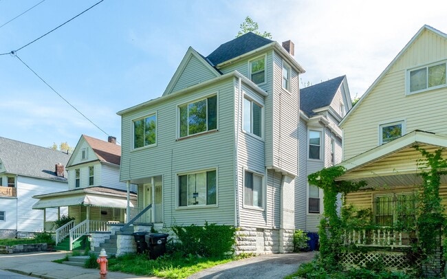 property at 1261 E 99th St