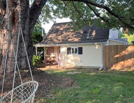 88 Oxford Ave in Warwick, RI - Building Photo