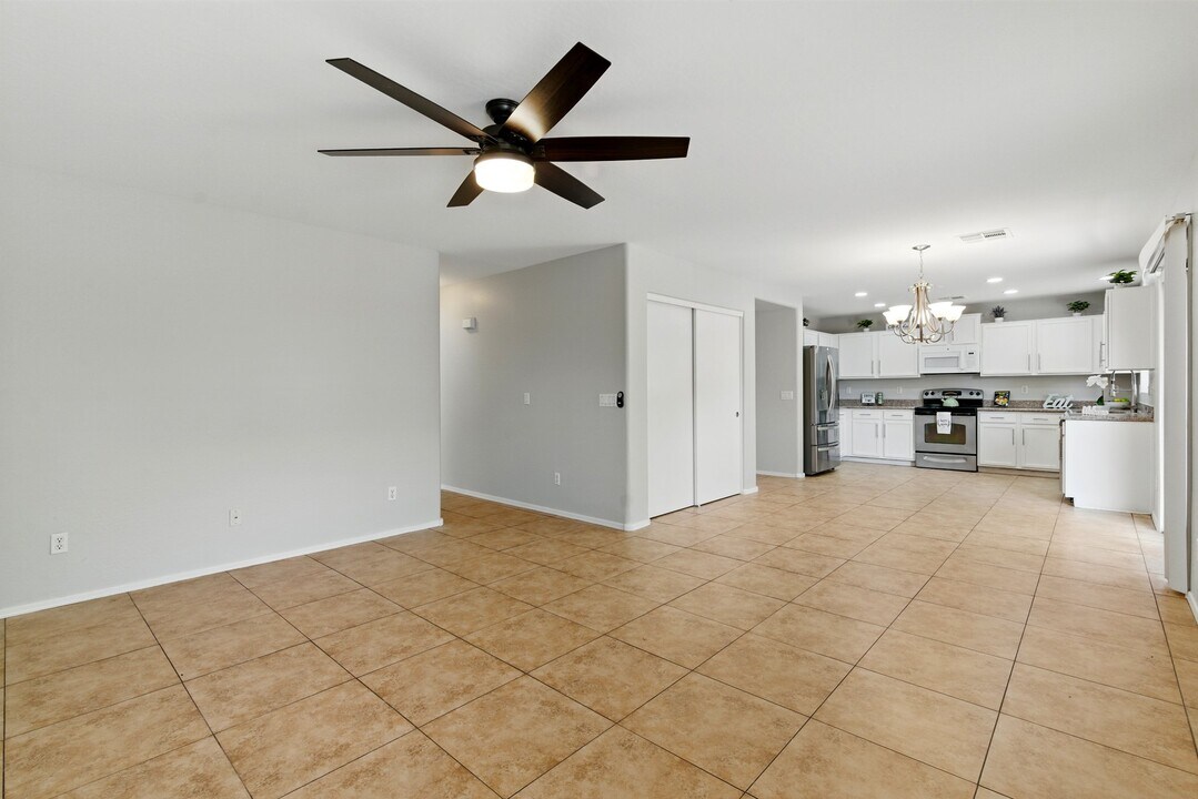 11546 W Schleifer Dr in Youngtown, AZ - Building Photo