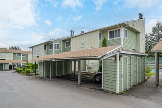 Seawind Condominiums in Des Moines, WA - Building Photo - Building Photo