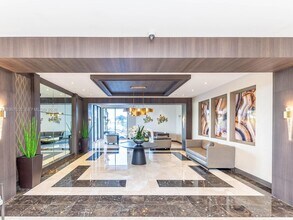 20505 E Country Club Dr in Aventura, FL - Building Photo - Building Photo