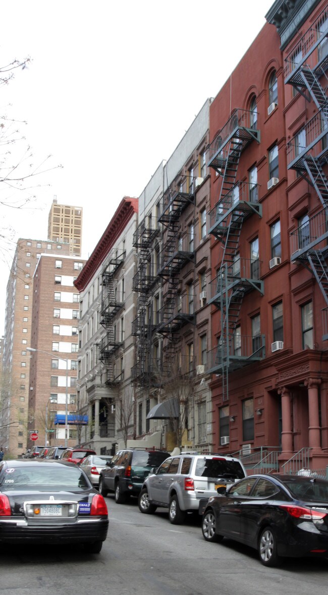 17 W 103rd St in New York, NY - Building Photo - Building Photo