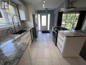 214 Rosemount Ave in Toronto, ON - Building Photo - Building Photo