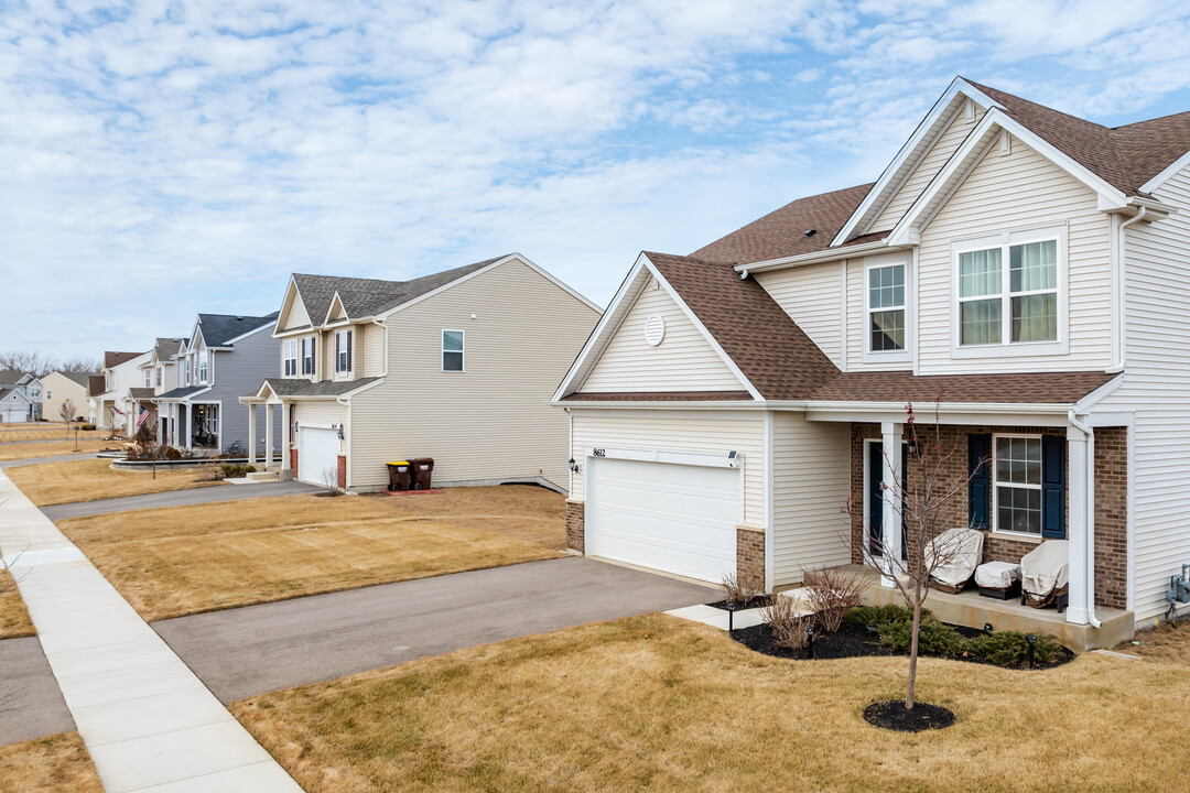 Meadows of West Bay in Wonder Lake, IL - Building Photo