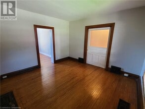 252 Homewood Ave in Hamilton, ON - Building Photo - Building Photo