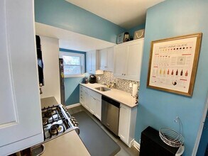 4 Curry Ave in Newport, RI - Building Photo - Building Photo