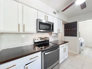 233 Crown Oaks Way in Longwood, FL - Building Photo - Building Photo