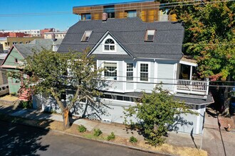 939 SE 35th Ave in Portland, OR - Building Photo - Building Photo