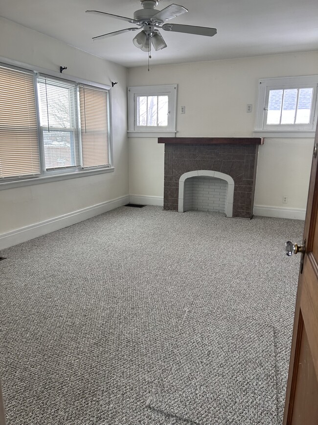 173 N End Ave in Kenmore, NY - Foto de edificio - Building Photo