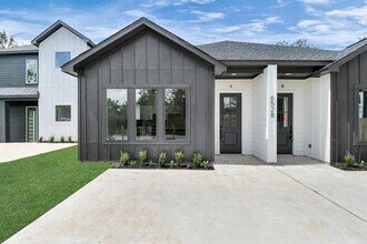 6528 Weston St in Houston, TX - Building Photo - Building Photo