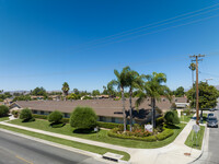 Catalina Gardens 62+ Senior Apartments in Hemet, CA - Foto de edificio - Building Photo