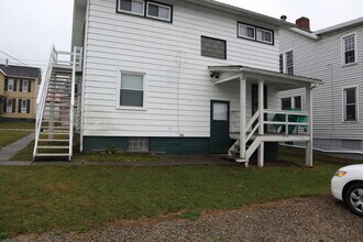 76 3rd St in California, PA - Foto de edificio - Building Photo