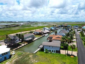 24 Kingfish Ln in Freeport, TX - Building Photo - Building Photo