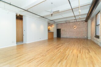 1327 W Washington Blvd, Unit 2a in Chicago, IL - Foto de edificio - Building Photo