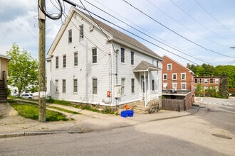 4 Chapel St in Newmarket, NH - Building Photo - Building Photo