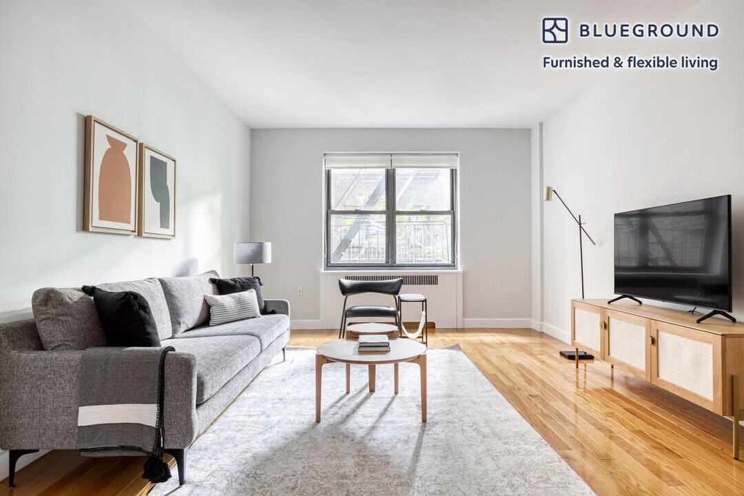 252 E 61st St in New York, NY - Building Photo