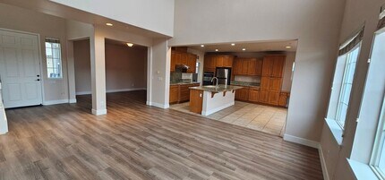 1876 Tarragon Dr in Brentwood, CA - Foto de edificio - Building Photo