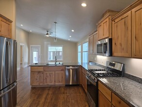 2941 Naples Dr in Grants Pass, OR - Building Photo - Building Photo