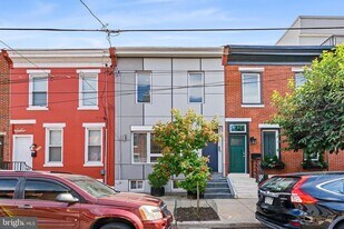 2222 Oakford St in Philadelphia, PA - Building Photo