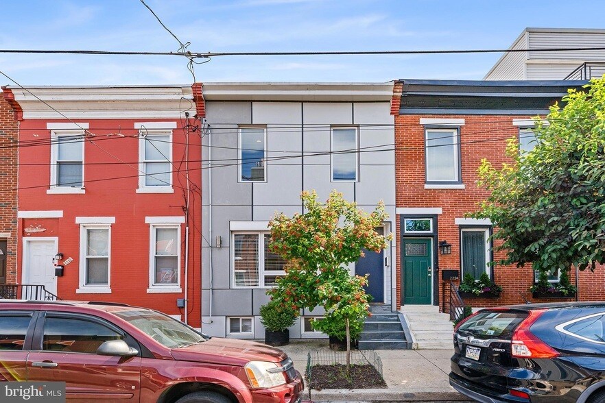 2222 Oakford St in Philadelphia, PA - Building Photo
