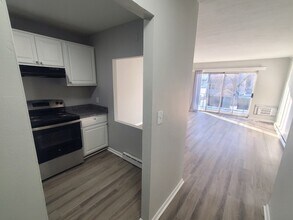 760 Cummins Hwy, Unit 18 in Boston, MA - Foto de edificio - Building Photo