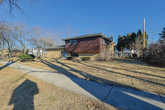 232 W Bradley St in Des Plaines, IL - Foto de edificio - Building Photo