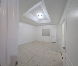 7674 NW 183rd Ter in Hialeah, FL - Building Photo - Building Photo