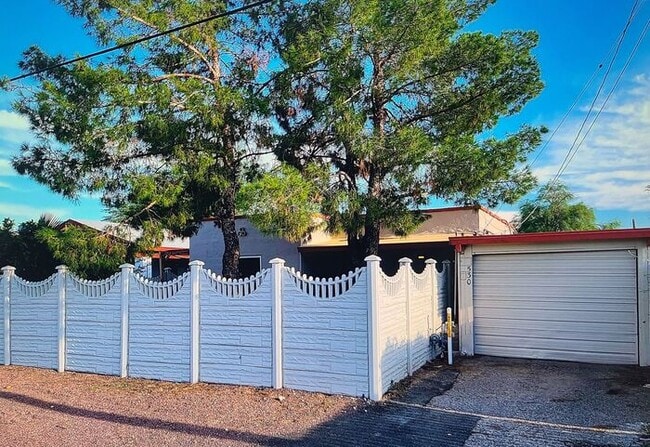 property at 530 E Blacklidge Dr