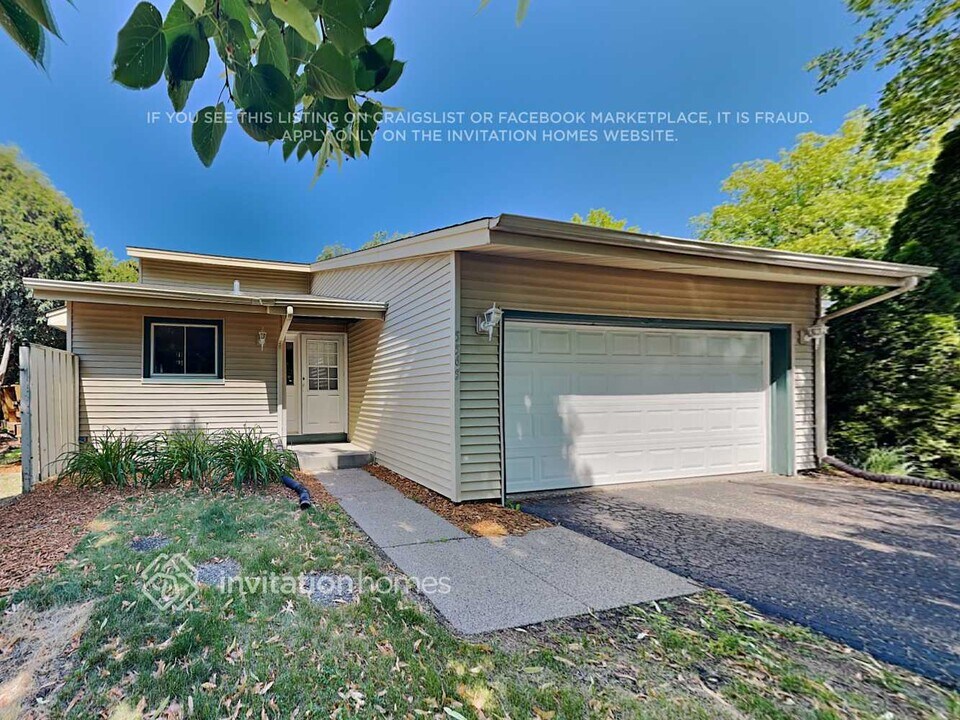 5565 Knoll Dr in Shoreview, MN - Building Photo