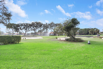 820 Club Dr in Palm Beach Gardens, FL - Building Photo - Building Photo