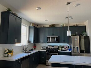 729 Featherstone Dr in Patterson, CA - Building Photo - Building Photo