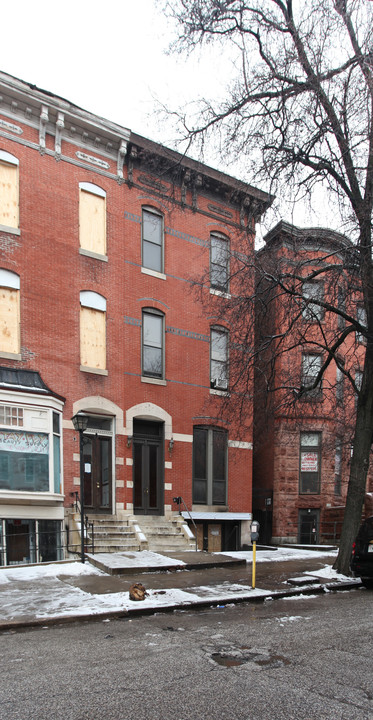 2208 N Charles St in Baltimore, MD - Building Photo