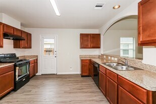 5542 Latta Plantation Dr in Katy, TX - Building Photo