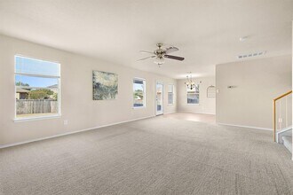208 Creston St in Hutto, TX - Building Photo - Building Photo