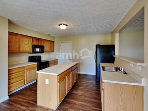 5525 Village Grove Ln in Canal Winchester, OH - Building Photo - Building Photo
