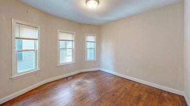 180 Dorchester St, Unit 1 in Boston, MA - Building Photo - Building Photo