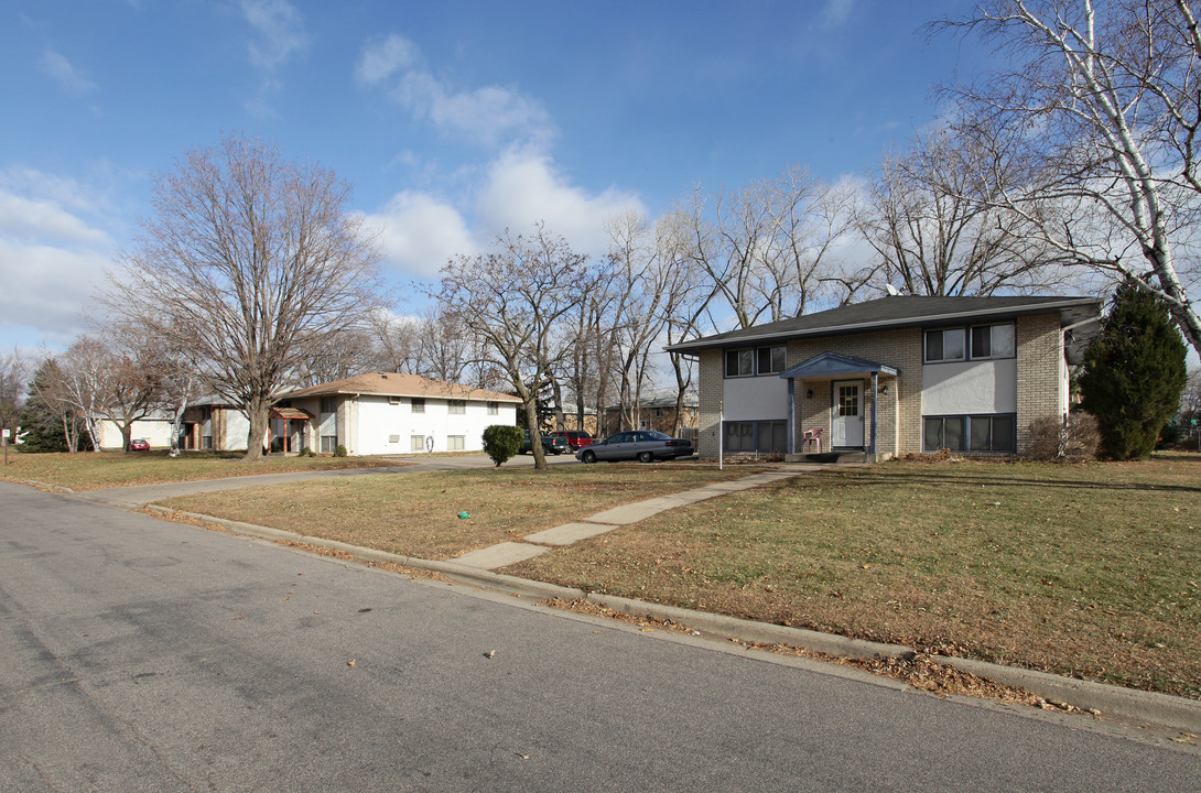 8807-8843 18th Ave S in Bloomington, MN - Building Photo