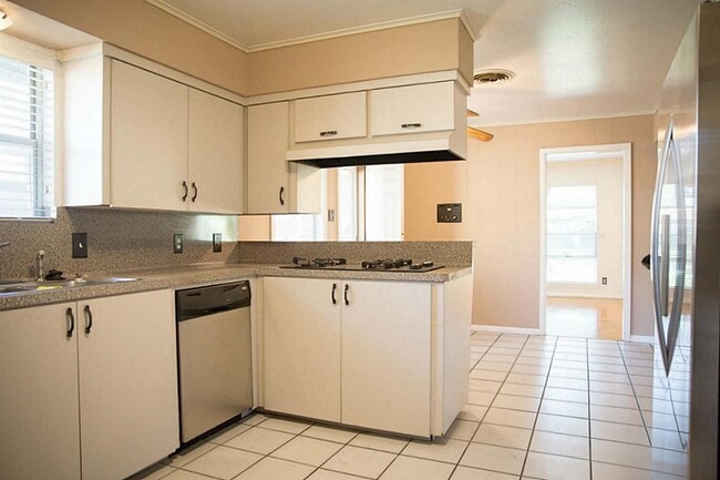 4031 Martinshire Dr in Houston, TX - Building Photo - Building Photo