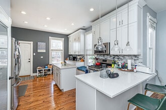 2526 N Rockwell St, Unit 2 in Chicago, IL - Building Photo - Building Photo