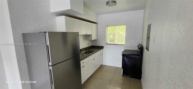 9800 E Bay Harbor Dr in Bay Harbor Islands, FL - Building Photo - Building Photo