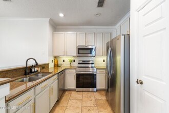 12301 Kernan Forest Blvd in Jacksonville, FL - Foto de edificio - Building Photo