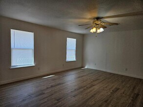 1511 W Mesa Park Dr in Round Rock, TX - Building Photo - Building Photo