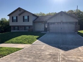 114 Prairie Bluffs Dr in Wentzville, MO - Building Photo