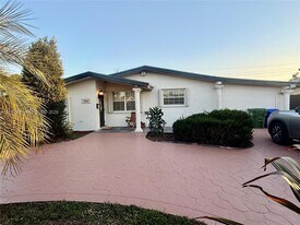 7910 NW 12th St in Pembroke Pines, FL - Building Photo