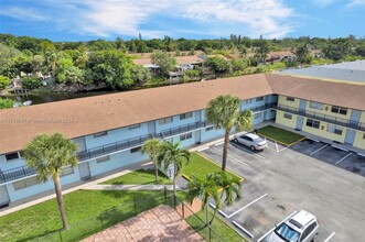 651 NW 42nd Ct in Pompano Beach, FL - Building Photo - Building Photo