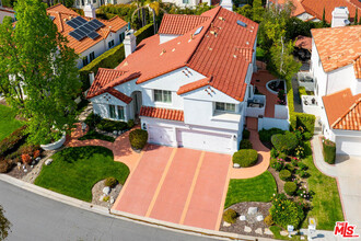 5683 Hazelcrest Cir in Westlake Village, CA - Building Photo - Building Photo